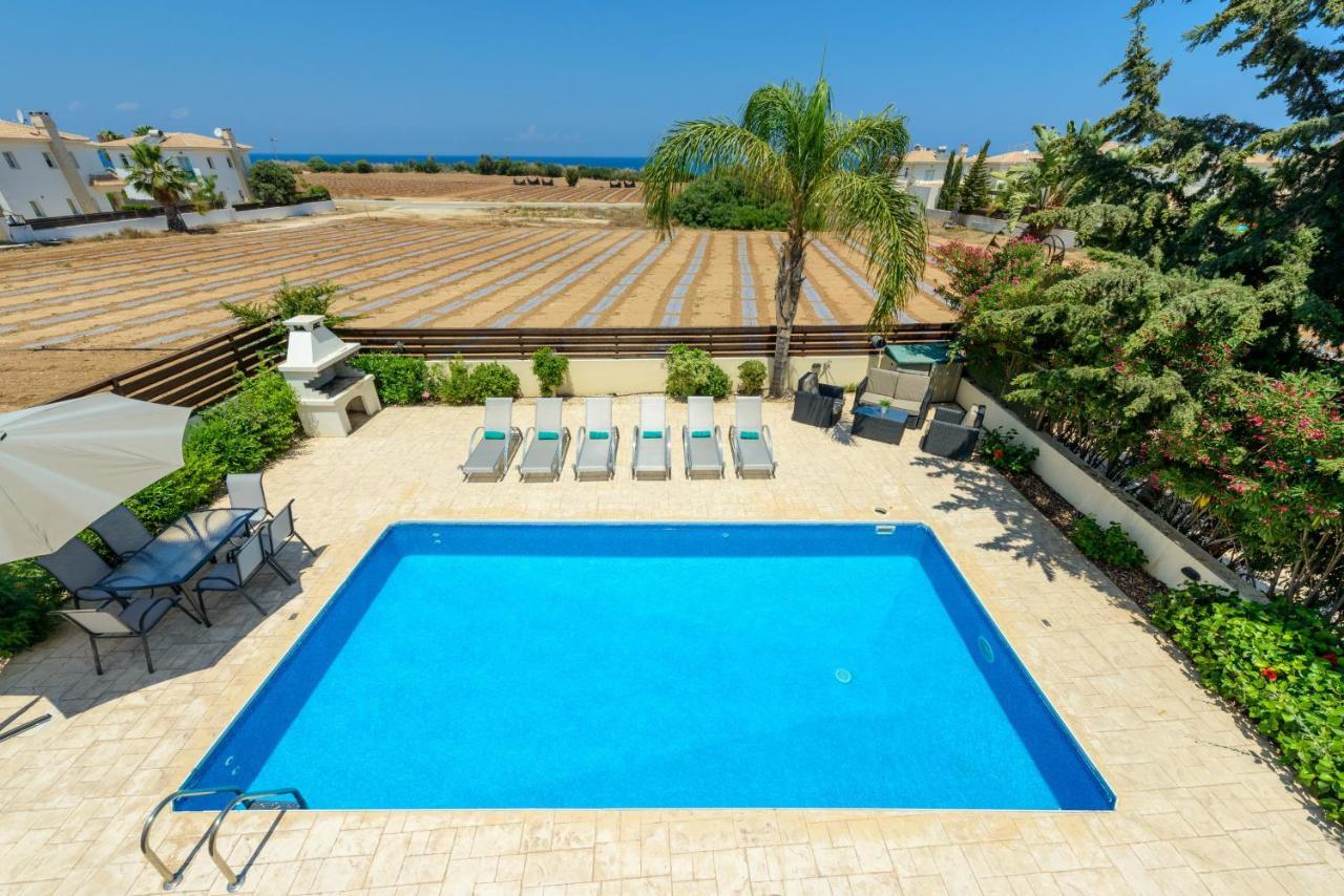 Villa Irina Paralimni Exterior foto